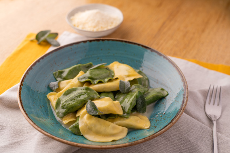 Tortelli mezzaluna burro e salvia